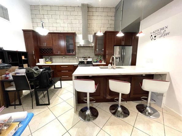 2754 N Nob Hill Rd, Sunrise FL 33322