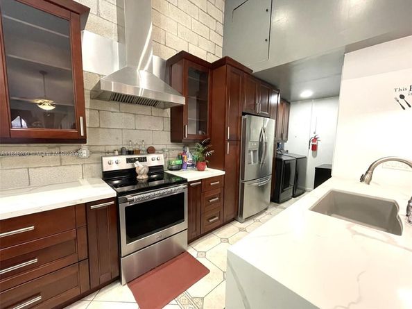 2754 N Nob Hill Rd, Sunrise FL 33322