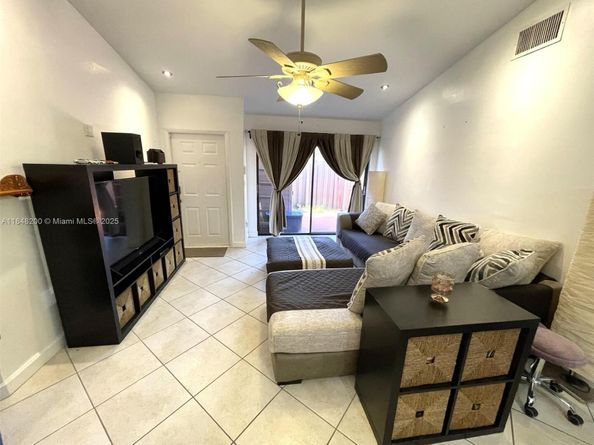 2754 N Nob Hill Rd, Sunrise FL 33322