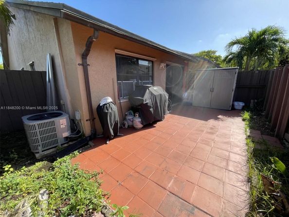 2754 N Nob Hill Rd, Sunrise FL 33322