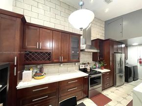 2754 N Nob Hill Rd, Sunrise FL 33322