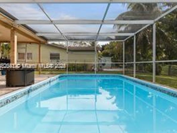 8800 NW 3rd St, Pembroke Pines FL 33024