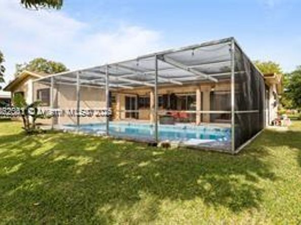 8800 NW 3rd St, Pembroke Pines FL 33024