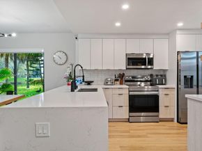 195 Lakeview Dr 106, Weston FL 33326