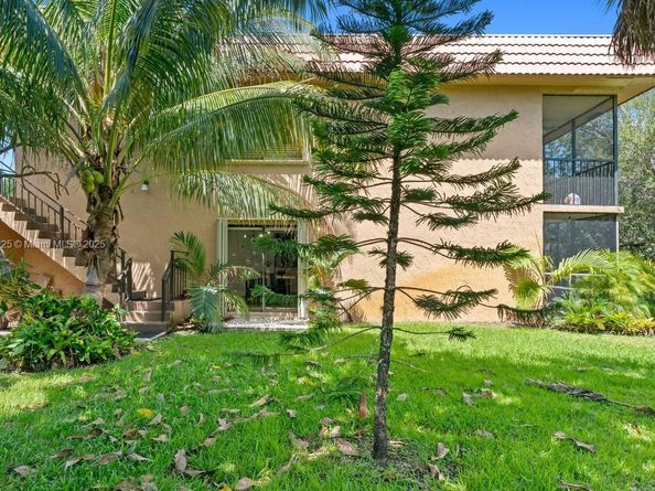 195 Lakeview Dr 106, Weston FL 33326