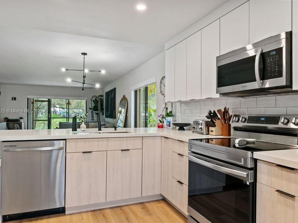 195 Lakeview Dr 106, Weston FL 33326