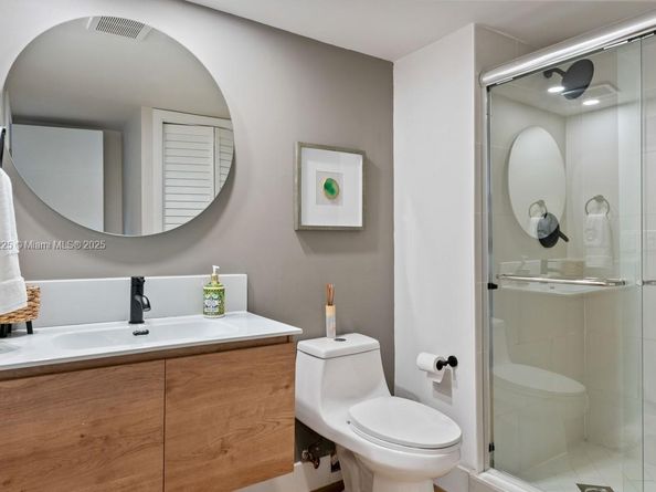 195 Lakeview Dr 106, Weston FL 33326