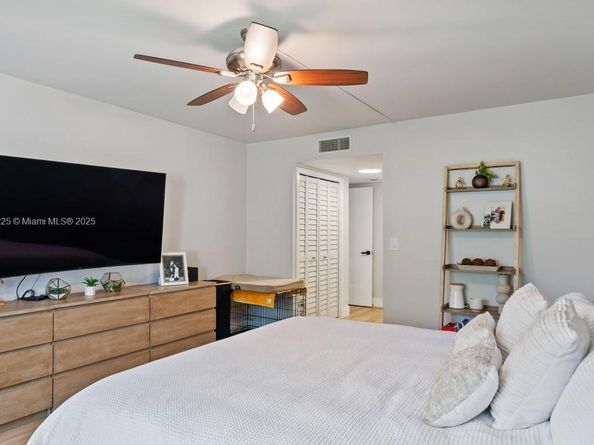 195 Lakeview Dr 106, Weston FL 33326