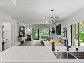 195 Lakeview Dr 106, Weston FL 33326