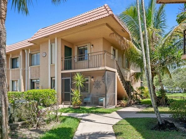 195 Lakeview Dr 106, Weston FL 33326