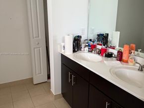 424 NE 194th Ter, Miami FL 33179