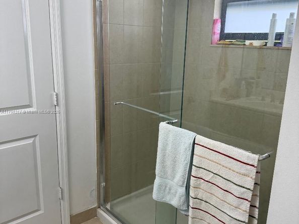 424 NE 194th Ter, Miami FL 33179