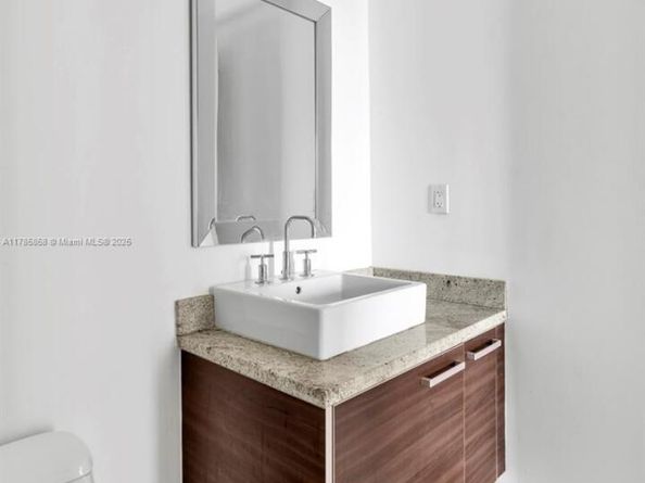 185 SW 7 St 1508, Miami FL 33130