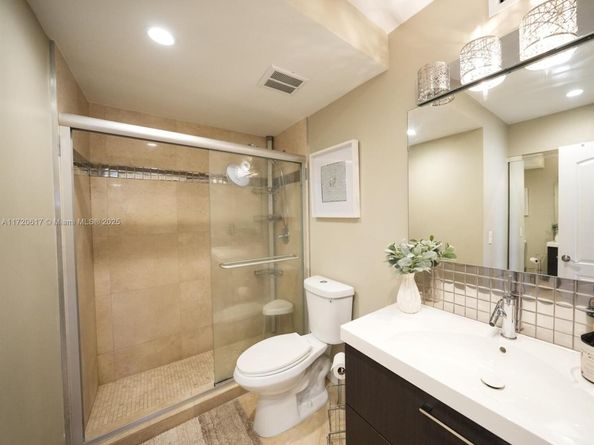 200 Diplomat Pkwy 827, Hallandale Beach FL 33009