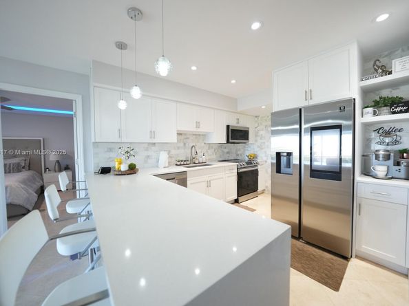 200 Diplomat Pkwy 827, Hallandale Beach FL 33009