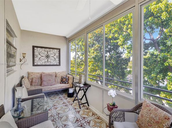 4000 NW 44th Ave 405, Lauderdale Lakes FL 33319