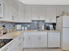 4000 NW 44th Ave 405, Lauderdale Lakes FL 33319