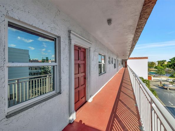 4000 NW 44th Ave 405, Lauderdale Lakes FL 33319