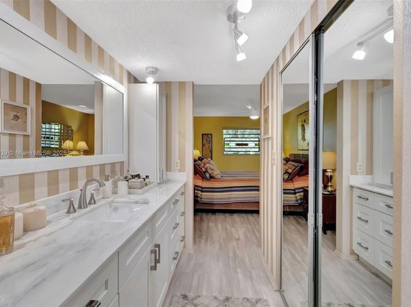 4000 NW 44th Ave 405, Lauderdale Lakes FL 33319