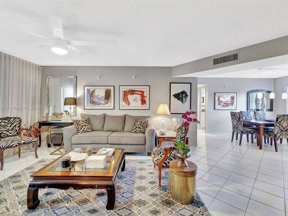 4000 NW 44th Ave 405, Lauderdale Lakes FL 33319