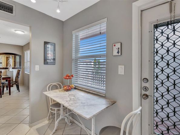 4000 NW 44th Ave 405, Lauderdale Lakes FL 33319