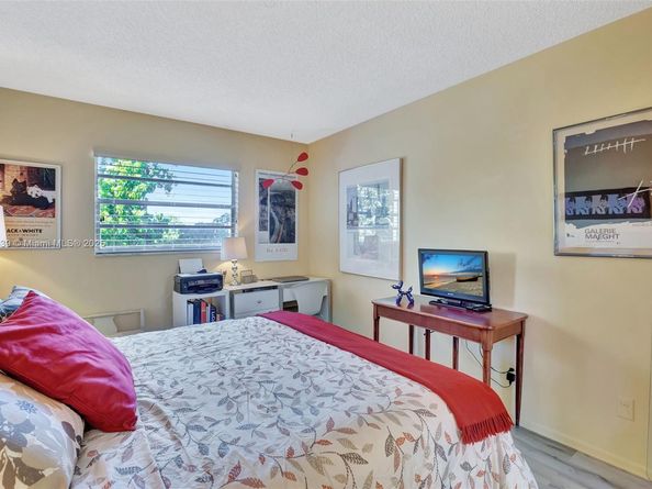 4000 NW 44th Ave 405, Lauderdale Lakes FL 33319