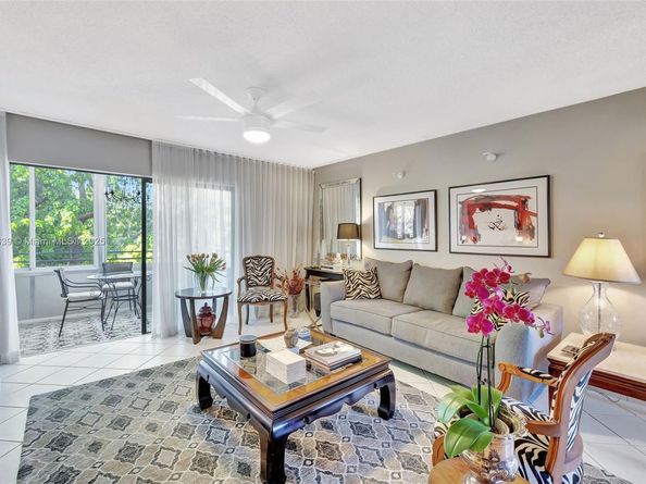 4000 NW 44th Ave 405, Lauderdale Lakes FL 33319