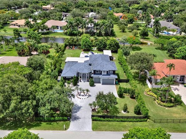 12301 NW 18th St, Plantation FL 33323