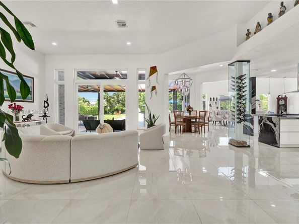 12301 NW 18th St, Plantation FL 33323