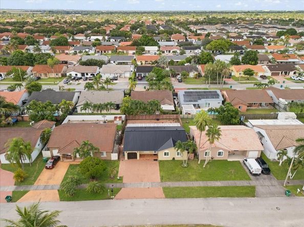 15327 SW 179th Ter, Miami FL 33187