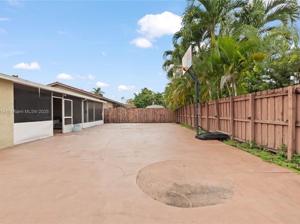 15327 SW 179th Ter, Miami FL 33187