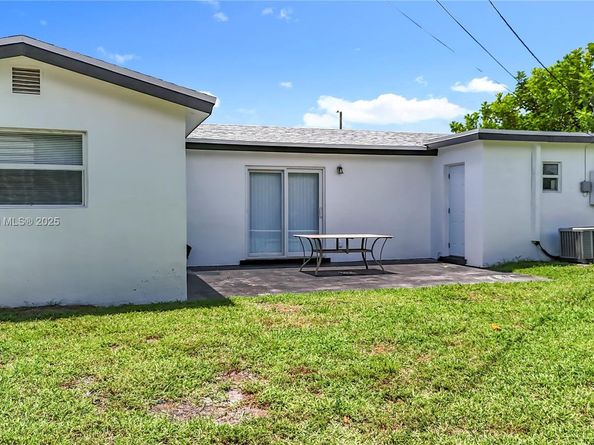 6631 Meade St, Hollywood FL 33024