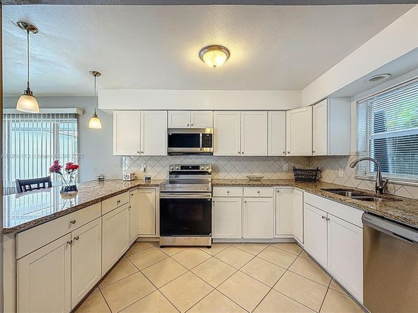 6631 Meade St, Hollywood FL 33024