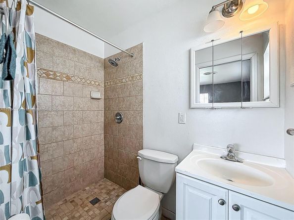 6631 Meade St, Hollywood FL 33024