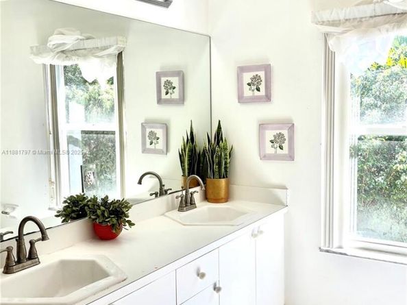 306 NW 115th way, Coral Springs FL 33071