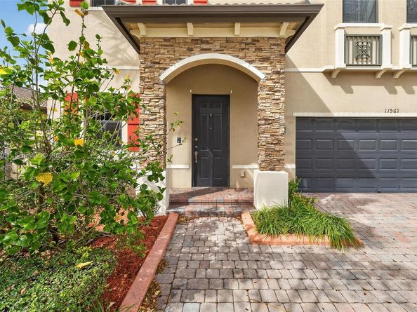 11561 SW 232nd Ln, Homestead FL 33032