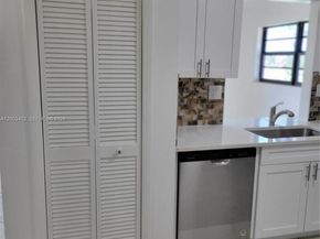 1821 NE 40th Ct 302, Pompano Beach FL 33064