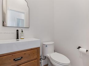 11431 NW 27th St, Plantation FL 33323