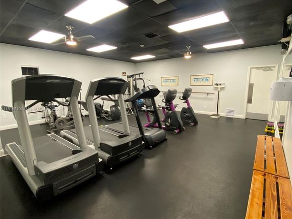 301 Cambridge Rd 302, Hollywood FL 33024
