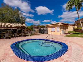 301 Cambridge Rd 302, Hollywood FL 33024