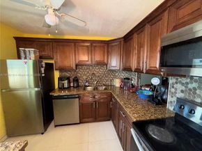 301 Cambridge Rd 302, Hollywood FL 33024