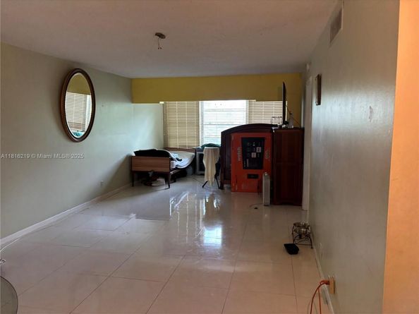 301 Cambridge Rd 302, Hollywood FL 33024