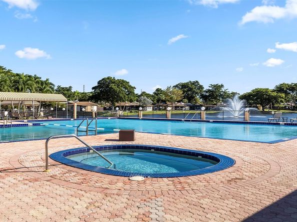 301 Cambridge Rd 302, Hollywood FL 33024