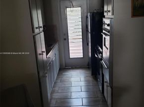 8040 Tatum Waterway Dr 7, Miami Beach FL 33141