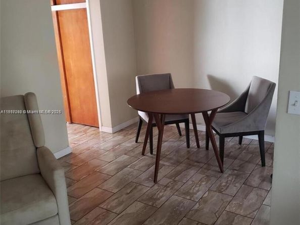 8040 Tatum Waterway Dr 7, Miami Beach FL 33141