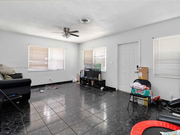 1427 NW 8th Ave, Fort Lauderdale FL 33311