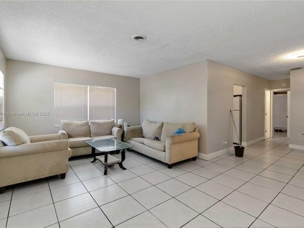 1427 NW 8th Ave, Fort Lauderdale FL 33311