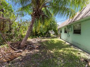 1427 NW 8th Ave, Fort Lauderdale FL 33311