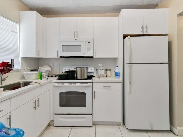 1427 NW 8th Ave, Fort Lauderdale FL 33311