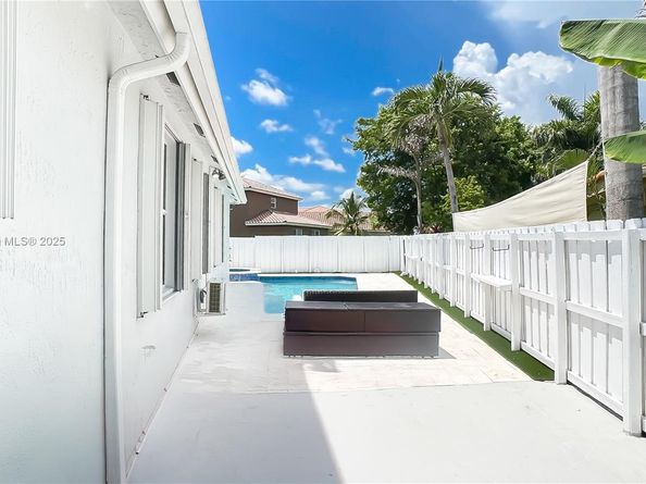 13348 SW 52nd St, Miramar FL 33027